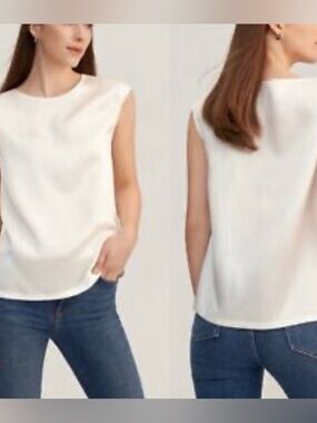 NWOT Wilfred Free Cream
Cap Sleeve 100% Rayon Lined
Blouse Size Small